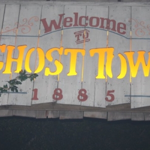 Knotts-GhostTownSign