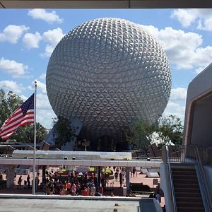 Waiting For Monorail - Epcot 09-12-2017