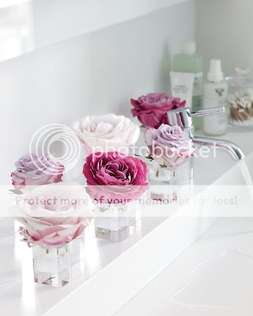 single-roses-in-glass-cube-vases-martha-stewart-spring-flower-centerpieces-floral-arrangements-decor-ideas.jpg