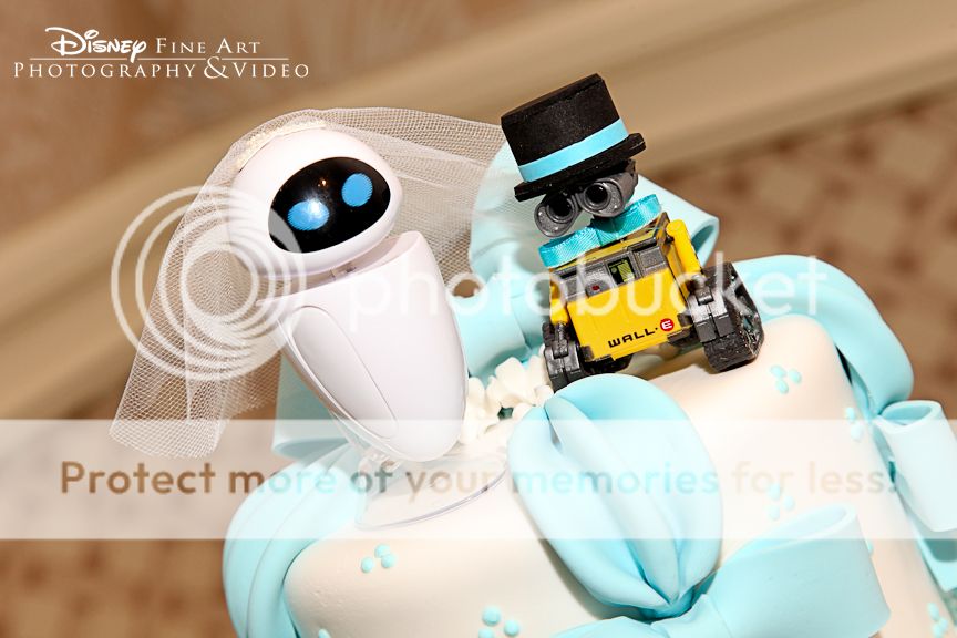 Disney-WALL-E-and-EVE-Wedding-Cake-Toppers.jpg